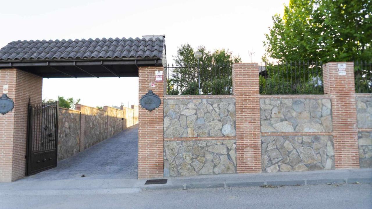 Villa Las Tres Hermanas Albarreal De Tajo By Toledo Ap Exterior photo